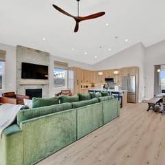 4BR Mountain View Cabin | Private Hot Tub | Lake & Resort Proximity | Sleeps 10