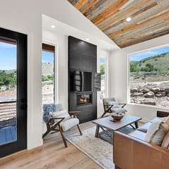Mountain Retreat Cabin w/ Hot Tub & Stunning Views