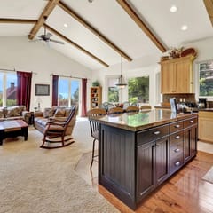 Scenic Mountain Retreat: Pool, Hot Tub, Valley Views