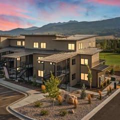 Newly Built Condo: Golf Views & Mountain Retreat