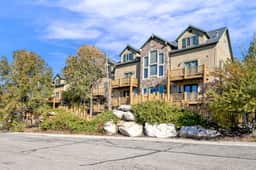 Courtyard Hot Tub Condo Near Ski Resorts & Golf - Image 2
