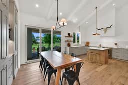 Luxurious Lake-View Retreat in Historic Old Huntsville Spa, Sauna, Hot Tub, Heated Driveway - Image 4