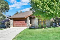 Ski & Golf Retreat w/ Stunning Mountain Views - Image 2