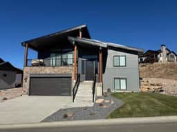 Eden House: Ski Retreat w/ Hot Tub & Views - Image 4