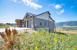 Eden Retreat: Mountain Views & Hot Tub Getaway - Image 2