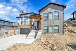 Ski Retreat: Powder Mountain Views & Hot Tub Bliss - Image 3