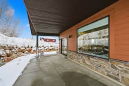 Mountain Retreat: Indoor Fire, Pool & Trails Access - Image 5
