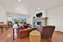 Mountain Escape w/ Valley Views & Private Hot Tub - Image 5