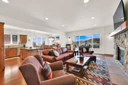 Mountain Escape w/ Valley Views & Private Hot Tub - Image 4