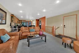 Eden Condo: Mountain Views, Pool & Jacuzzi, Close Ski Access - Image 4