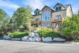 Eden Condo: Mountain Views, Pool & Jacuzzi, Close Ski Access - Image 2