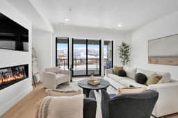 Newly Built Condo: Golf Views & Mountain Retreat - Image 2