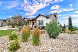 Eden Mountain Oasis: Hot Tub & Stunning Views - Image 3