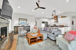 5 Bed 5 Bath Mountain Oasis with Private Hot Tub - Image 4