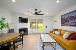 Stunning Mountain View Condo Hot Tub & Pool Access - Image 4