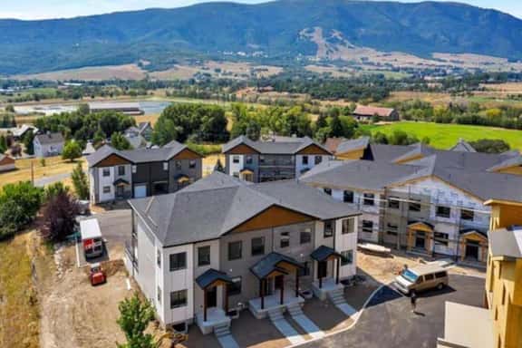 Luxury 3BR Eden Townhouse Near World Class Skiing - Image 1