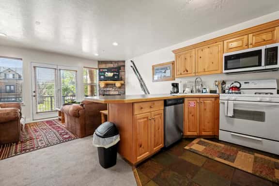 3BR Mountain Condo | Pool, Hot Tub & Sauna - Image 1