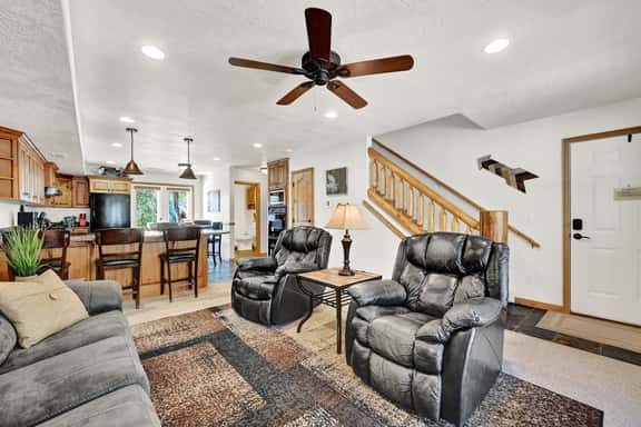 Courtyard Hot Tub Condo Near Ski Resorts & Golf - Image 1
