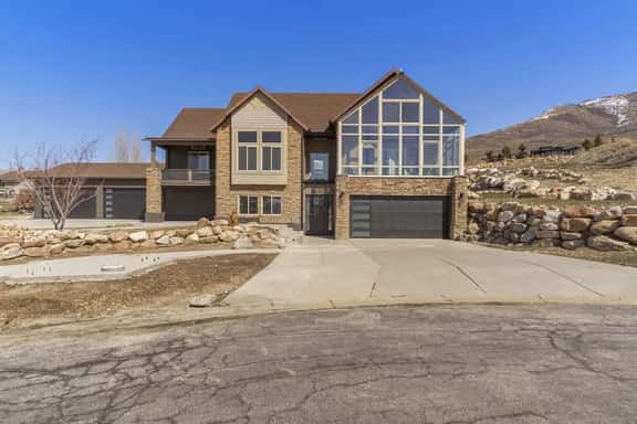 Eden Escape - 5BR Mountain Home with Private Hot Tub & Golf Course Views - Image 1