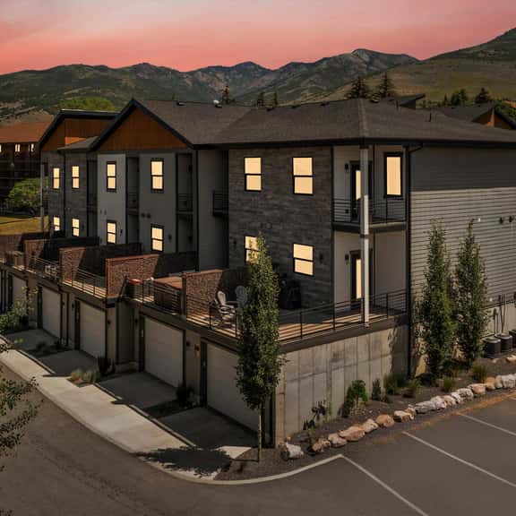 Luxury 3BR Eden Townhouse Near World Class Skiing - Image 1