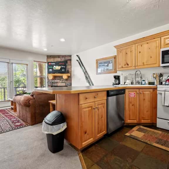 3BR Mountain Condo | Pool, Hot Tub & Sauna - Image 1