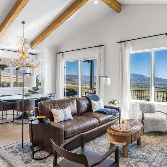 Mountain View Escape Hot Tub Sauna & Pet-Friendly - Image 1