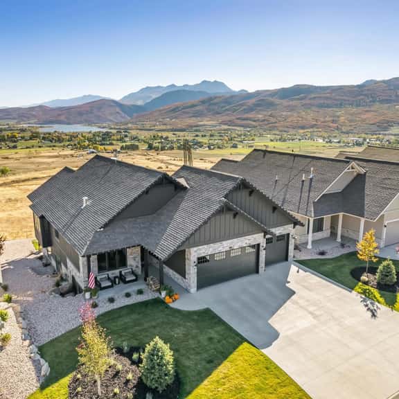 Mountain View Escape Hot Tub Sauna & Pet-Friendly - Image 1