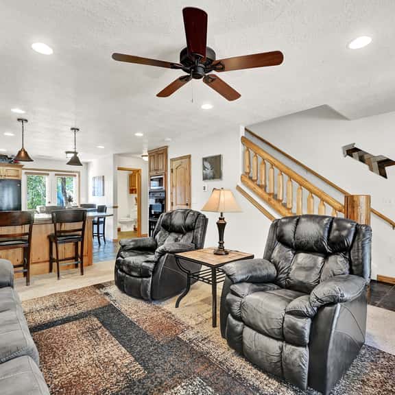 Courtyard Hot Tub Condo Near Ski Resorts & Golf - Image 1