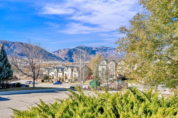Courtyard Hot Tub Condo Near Ski Resorts & Golf - Image 3