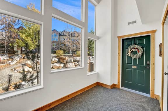 Courtyard Hot Tub Condo Near Ski Resorts & Golf - Image 5