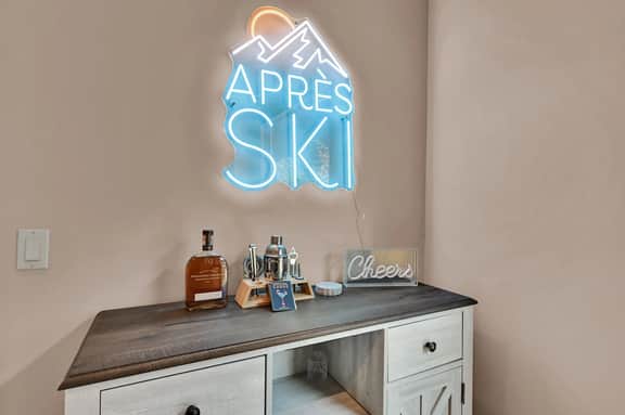 Ski & Golf Retreat w/ Stunning Mountain Views - Image 5