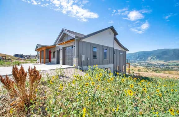 Eden Retreat: Mountain Views & Hot Tub Getaway - Image 2
