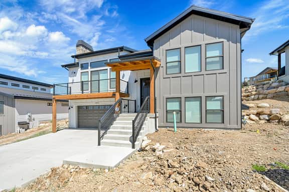 Ski Retreat: Powder Mountain Views & Hot Tub Bliss - Image 3