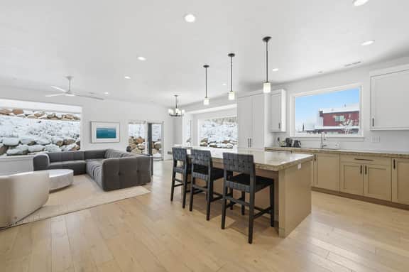 3BR Mountain View Condo | Community Pool, Hot Tub & Gym Access | Lake & Resort Proximity | Sleeps 8 - Image 2