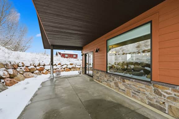 Mountain Retreat: Indoor Fire, Pool & Trails Access - Image 5