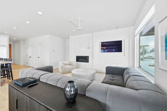 3BR Mountain View Condo | Community Pool, Hot Tub & Gym Access | Lake & Resort Proximity | Sleeps 8 - Image 4