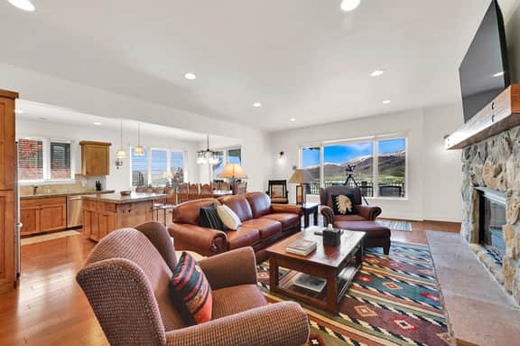 Mountain Escape w/ Valley Views & Private Hot Tub - Image 4