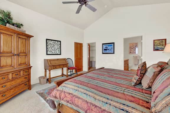 Scenic Mountain Retreat: Pool, Hot Tub, Valley Views - Image 4