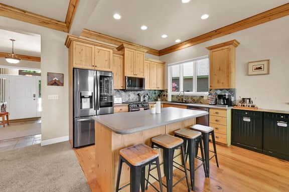 Pet-Friendly Luxury House w/ Hot Tub & Game Room - Image 4