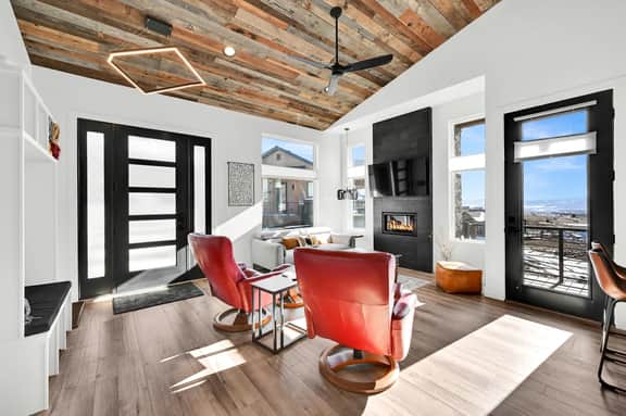 Eden Mountain Cabin: Hot Tub & Stunning Views Retreat - Image 3