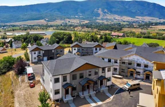 Luxury 3BR Eden Townhouse Near World Class Skiing - Image 3