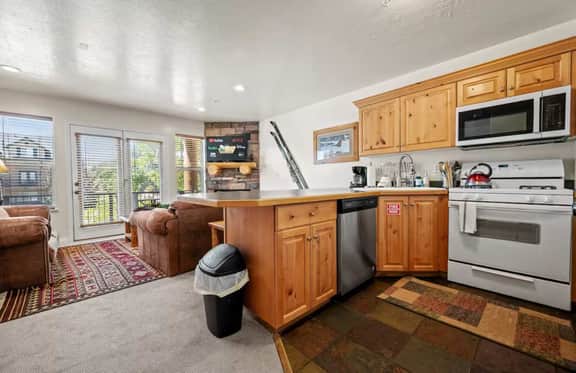 Eden Condo w/ Pool, Hot Tub & Mountain Views - Image 4