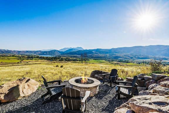 Mountain View Escape Hot Tub Sauna & Pet-Friendly - Image 3