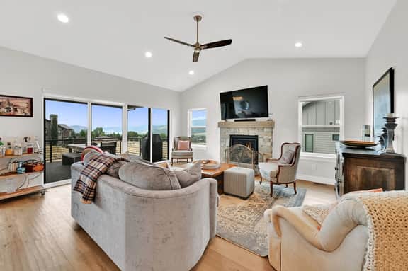 5 Bed 5 Bath Mountain Oasis with Private Hot Tub - Image 5