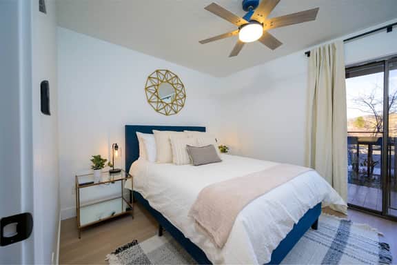 Stunning Mountain View Condo Hot Tub & Pool Access - Image 5