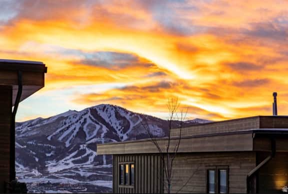 3BR Lake & Mountain View Home | Private Hot Tub | Pet-Friendly | Sleeps 6 - Image 2