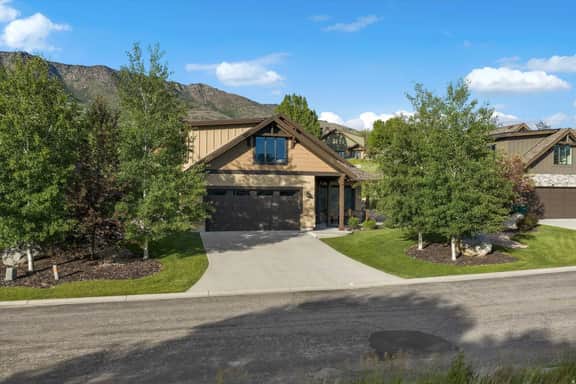 4BR Mountain View Home | Private Hot Tub | Lake & Resort Proximity | Sleeps 8 - Image 4