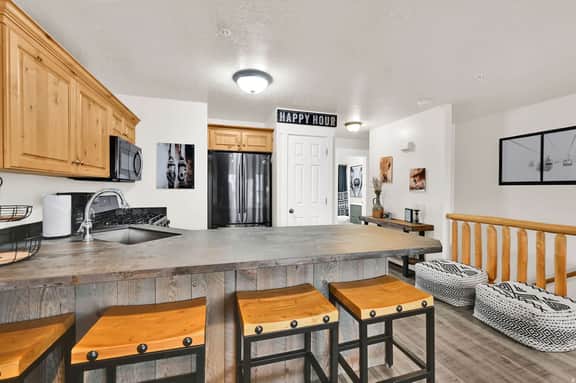 3BR Moose Hollow Condo - Pool, Hot Tub and Golf Views - Image 4