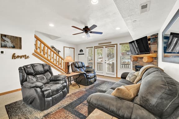 Courtyard Hot Tub Condo Near Ski Resorts & Golf - Image 1
