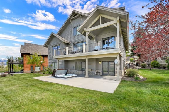 Mountain Escape w/ Valley Views & Private Hot Tub - Image 1